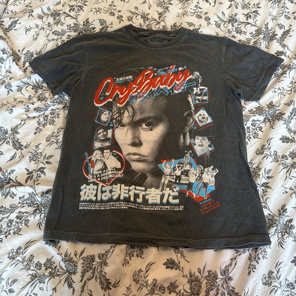 CryBaby Graphic Short Sleeve Tee - grey
Limited